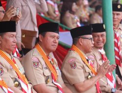 PJ Bupati Lambar Menerima Penghargaan Lencana Melati saat Apel Besar Hari Pramuka Ke-62 Tingkat Provinsi Lampung