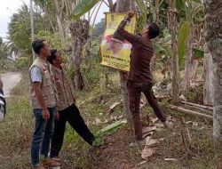 Diindikasikan Melanggar Panwaslu Kecamatan Lemong Tertibkan APS Disejumlah Titik