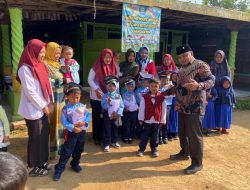 Sejalan dengan Pitu Program Unggulan Pemkab Lambar, Pekon Sidodadi Salurkan Seragam Gratis dan Paket Buku untuk PAUD Sebanyak 18 Siswa