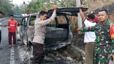 Diduga Mobil Membawa BBM Ilegal Jenis Pertalite Jalan Lintas SumberJaya Bukit Kemuning Terbakar