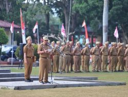 Pemkab Lambar Mengelar Apel Rutin Mingguan di Depan Kantor Bupati