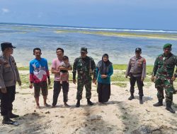 Sinergitas TNI-POLRI Laksanakan Patroli Dialogis di Pantai Tanjung Setia Pesisir Barat Pastikan Liburan Natal dan Tahun Baru Berjalan Lancar dan Aman