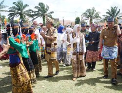 Bupati Pesisir Barat Membuka Kegiatan Ngawol Balak di Kecamatan Ngaras