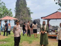 Polres Pesisir Barat Berikan Himbauan Kepada Pengunjung Wisata Pantai