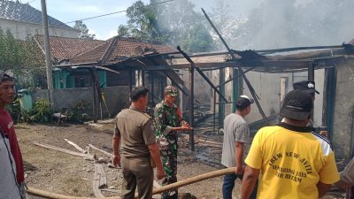 Diduga Bekas Percikan Api Rumah Pemilik Bengkel Ludes Terbakar di Semarang Jaya