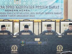 Wakil Bupati Pesibar Menghadiri Rapat Paripurna DPRD dengan Agenda Penyampaian Rekomendasi dan Catatan Atas LKPJ Bupati Pesibar Akhir Tahun Anggaran 2023
