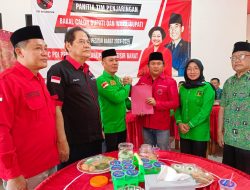 Calon Pemimpin Muda Dedi Irawan dari Partai PPP Menyerahkan Formulir Bacalon Bupati ke DPC PDI Perjuangan