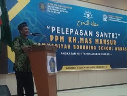 Ketua LPP PWM Jateng Kyai Irzal Berikan Bekal 4 Tas untuk Santri pada Wisuda Perdana PP KH. Mas Mansur Brebes