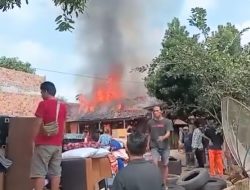 Diduga Korsleting Listrik Salah Satu Rumah Warga Pekon Semarang Jaya Ludes Terbakar