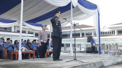 Wakapolres Pesisir Barat Pimpin Upacara Kebangkitan Nasional dan Paripurna Bulanan di Lapangan Pemkab Pesisir Barat