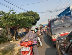 Kemacetan Lalin Akibat Kurang Tertib Kendaraan Yang Cor BBM di SPBU Karang Agung
