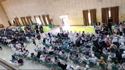 227 Jemaah Haji Lampung Barat Hari ini Berpakaian Ihram dan Diterbangkan Ke Jeddah Arab Saudi