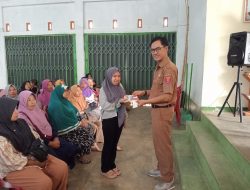 Pekon Karang Agung Salurkan Bansos PKH Tahap Ketiga