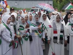 Bupati Agus Istiqlal Didampingi Wakil Bupati Pesisir Barat Ikuti Aksi Solidaritas Krui Peduli Palestina