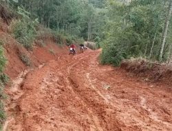 Waduh!! Di Usia Kabupaten Lampung Barat yang Sudah Mencapai 32 Tahun Masih Ada Akses Jalan Berupa Tanah Merah dan Lumpur