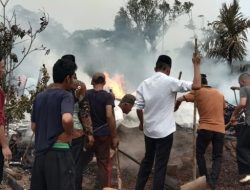 Rumah Kayu di Atar Bawang Milik Darlis Ludes Terbakar