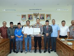 Polres Pesisir Barat Menerima Hibah Bangunan Satpas dari Pemkab Pesisir Barat