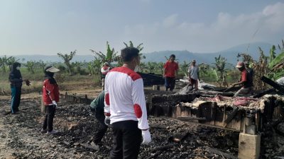 Camat Kebun Tebu Pimpin Gotong Royong Lokasi Kebakaran Rumah