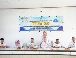 Staf Ahli Bupati Henny Yulistiani Buka Pelatihan Transmigrasi (Make Up) di Ngambur