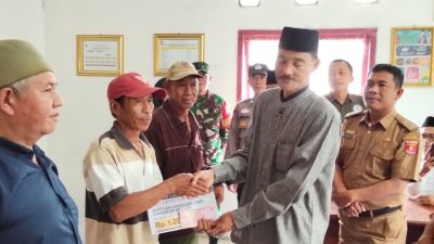 Bertepatan Hari Santri Pekon Purajaya Salurkan BLT-DD Tahap Ke-3