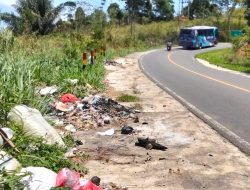 Peratin Pekon Padang Tambak Geram Bagi Siapa Yang Mengetahui Oknum Buang Sampah Dijalan Nasional Tegajul Akan Diberikan Imbalan 1 Juta Rupiah