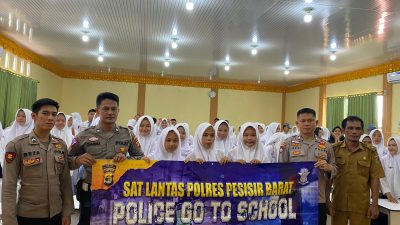 Police Go To School Sat Lantas Polres Pesisir Barat Sosialisasi Safety Riding di SMKN 1 Krui