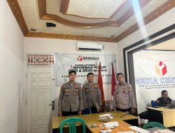 Polres Pesisir Barat Lakukan Pengamanan Rutin di Kantor Bawaslu Pesisir Barat Jelang Pilkada Tahun 2024