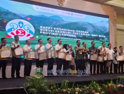 Pemkab Pesisir Barat Menerima Piagam Penghargaan Evaluasi Penyelenggaraan Statistik Sektoral Tahun 2024