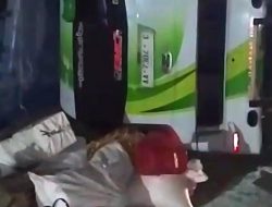 Saat Hendak Menjemput Penumpang Bis Travel Jawa Terbalik di Tikungan Pekon Pagar Dalam