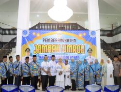 Bupati Pesisir Barat Agus Istiqlal Melepas Pemberangkatan 15 Orang Jamaah Umroh Tahun 2024