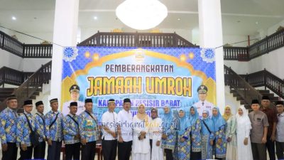 Bupati Pesisir Barat Agus Istiqlal Melepas Pemberangkatan 15 Orang Jamaah Umroh Tahun 2024