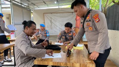 Polres Pesisir Barat Tarik sementara Senpi Organik Polri dalam Rangka Pengamanan TPS