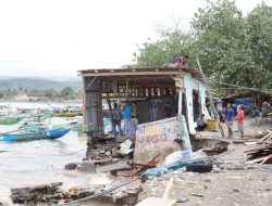 Pemkab Pesibar Tinjau Kerusakan Pelabuhan Kuala Stabas Akibat Hantaman Gelombang Tinggi
