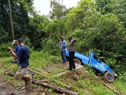 Mobil Pick-Up Terjun ke Jurang di Pesisir Barat Akibat Sopir Mengantuk, Polisi Bergerak Cepat Menangani Situasi