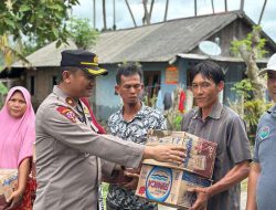 Polres Pesisir Barat Salurkan Bantuan Sembako kepada Warga Korban Banjir