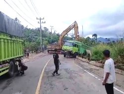 Truk Tergelincir di Puncak Sumber Jaya, Evakuasi Memakan Waktu Dua Jam, Lalu Lintas Kembali Normal