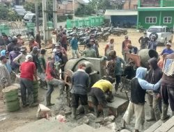 Kearifan Lokal Yang Masih Terus Terjaga. Camat dan Warga Gotong Royong Pengecoran Masjid Baiturrahman