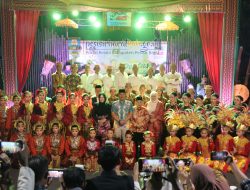 Bupati dan Wakil Bupati Pesisir Barat Tutup Resmi Pentas Seni Budaya di Pantai Labuhan Jukung