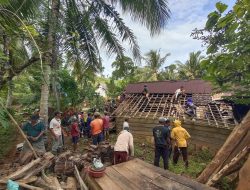 Satgas TMMD Kodim 0422/Lampung Barat Bongkar Rumah Tak Layak Huni, Tindak Lanjuti Perintah Kasad