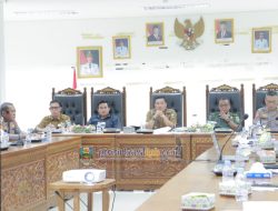 Bupati Pesisir Barat Pimpin Rapat Koordinasi Persiapan WSL Krui Pro QS 6000 Tahun 2025
