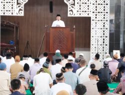 Bupati OKU Selatan Abusama Shalat Idul Adha 1446 H di Masjid Agung Al-Muhtadin, Serahkan Hewan Kurban untuk Warga