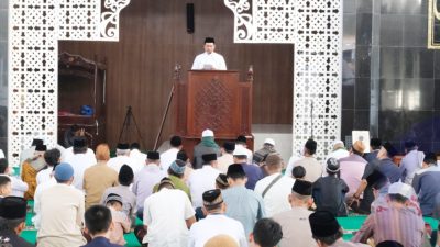 Bupati OKU Selatan Abusama Shalat Idul Adha 1446 H di Masjid Agung Al-Muhtadin, Serahkan Hewan Kurban untuk Warga