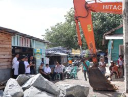 Wakil Bupati Pesibar Tinjau Abrasi Pelabuhan Kuala Stabas