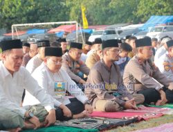 Bupati dan Wakil Bupati Pesibar Hadiri Sholat Idul Adha 1446 H di Labuhan Jukung, Ajak Masyarakat Perkuat Kepedulian dan Ketulusan