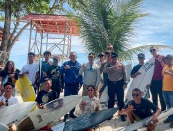 Pj. Sekda Pesisir Barat Hadiri Kegiatan Persiapan dan Pelepasan Atlet Surfing Krui Pro WSL 2025