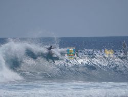 Duel Ombak Krui Memanas! Junior Men & Women Ramaikan Hari Pertama WSL Krui Pro QS 6000
