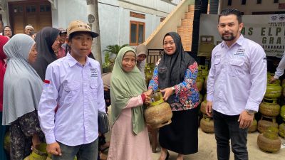 PLB Bagikan Ratusan Gas LPG Kepada Warga Kurang Mampu di Pekon WayPetai