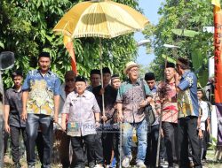 Wakil Bupati Pesibar Hadiri Anjau Silau Karya Kartadilaga dan Resmikan Masjid Jami’ At-Tanwir di Pulau Pisang