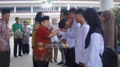 Wabup Pesibar Lepas Siswa ke Sekolah Rakyat SRMA 32 : Cetak Generasi Tangguh dan Berkarakter