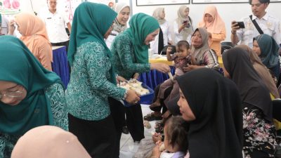 Ketua TP-PKK Pesibar Tinjau Posyandu di Biha, Bagikan Vitamin A dan Obat Cacing untuk Balita